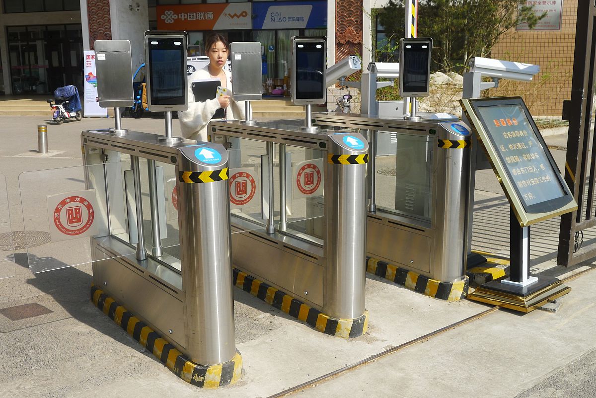 贵州省机械工业学校门禁管理制度评价：完善与提升