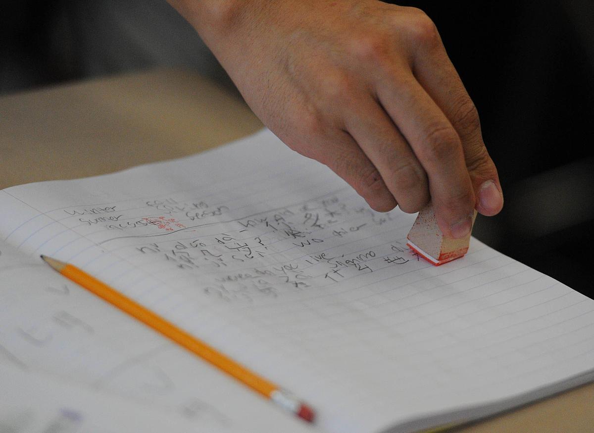 当然声母、声调不同它们是两个意义不同的两个字嘛。