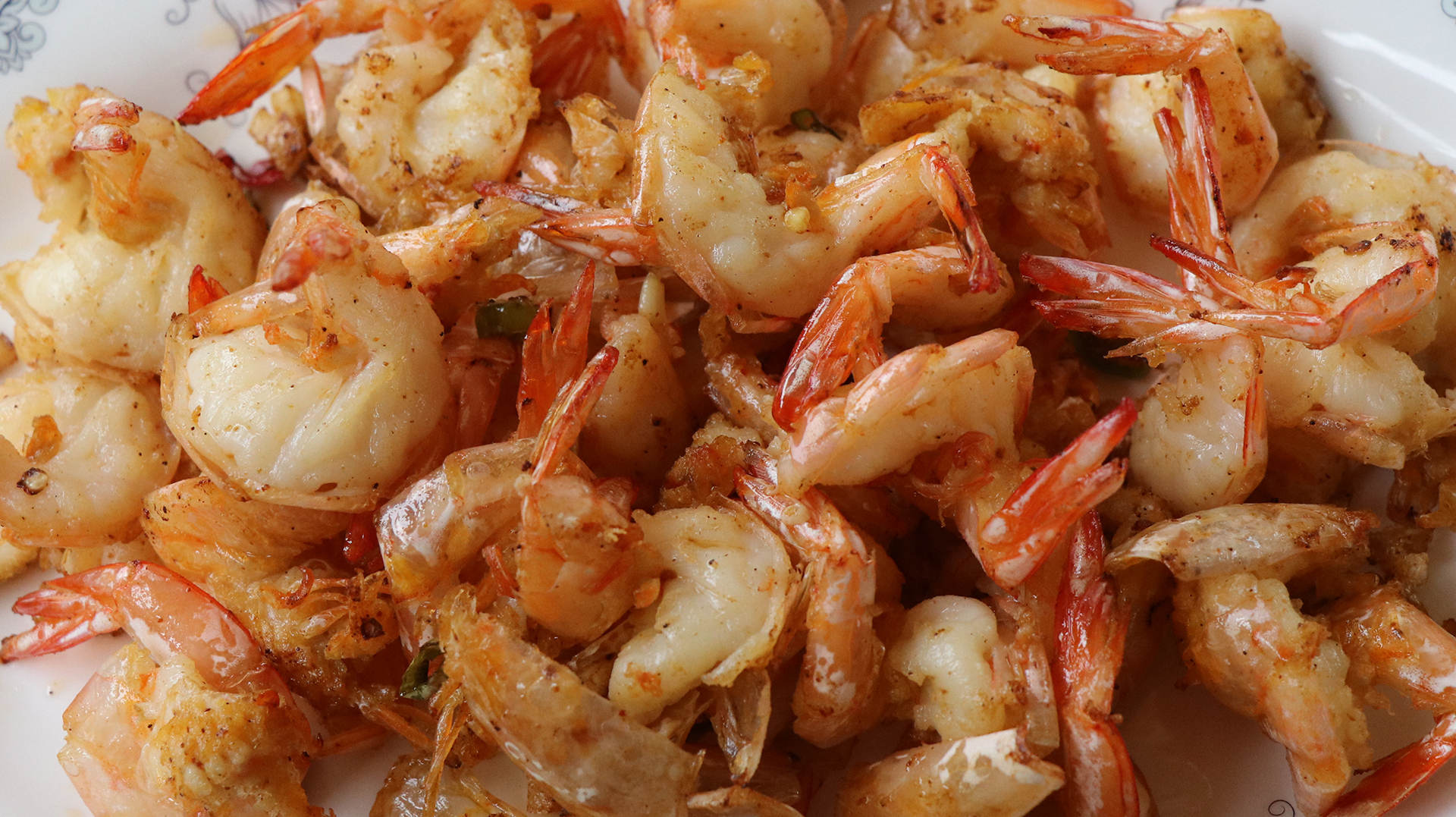 最近这款椒盐开边虾超火,鲜香味美,很多厨师都用这个方法