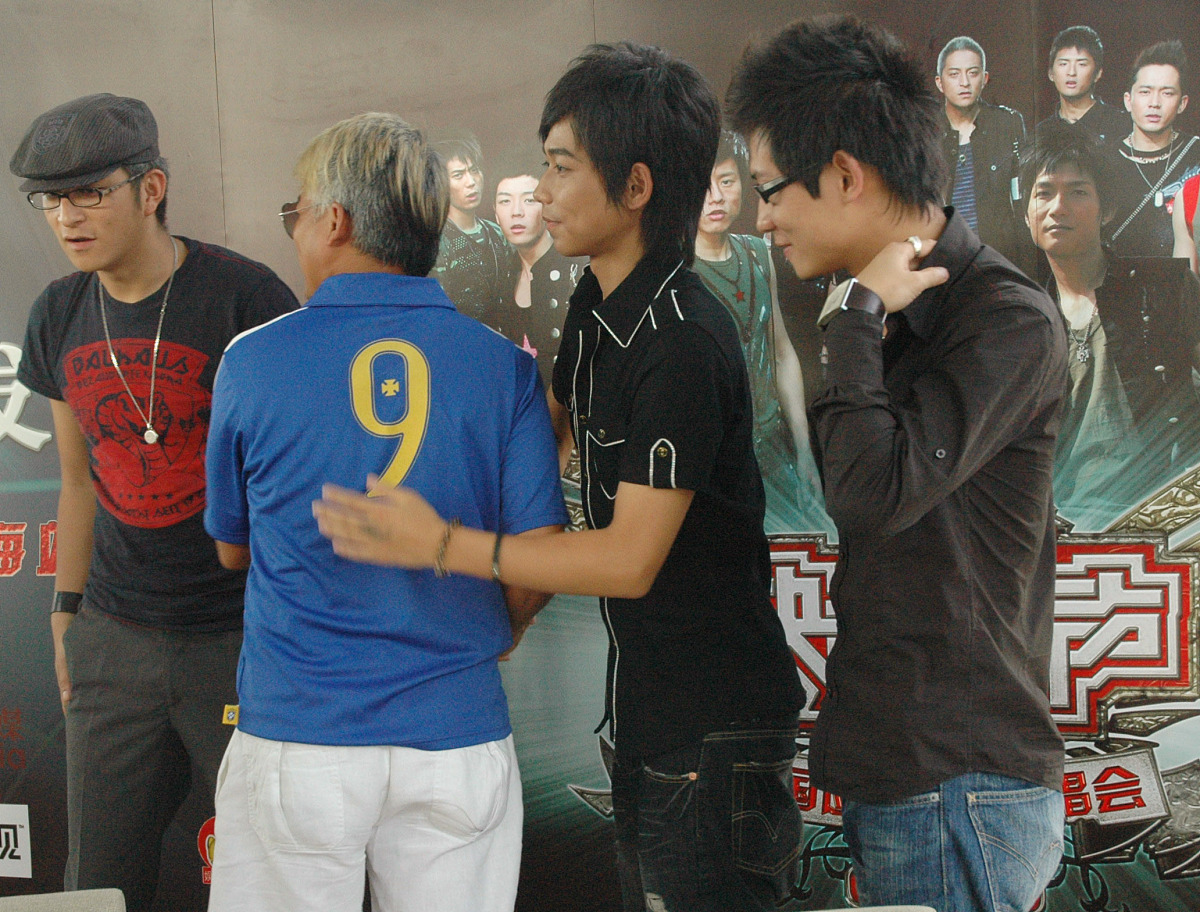 2007年8月8日,上海,快乐男生3位代表苏醒,吉杰,郭彪出席上海发布会.巫