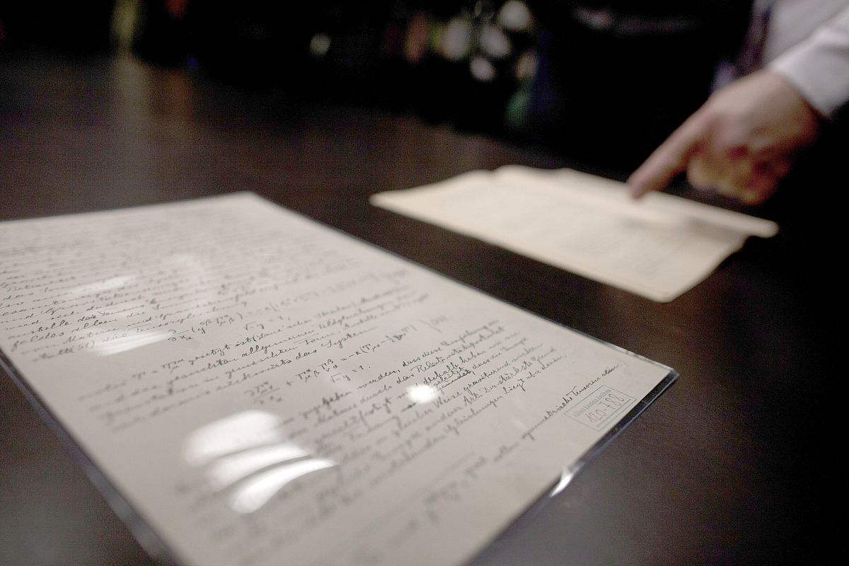 爱因斯坦相对论：时间、空间、引力的革命性理论