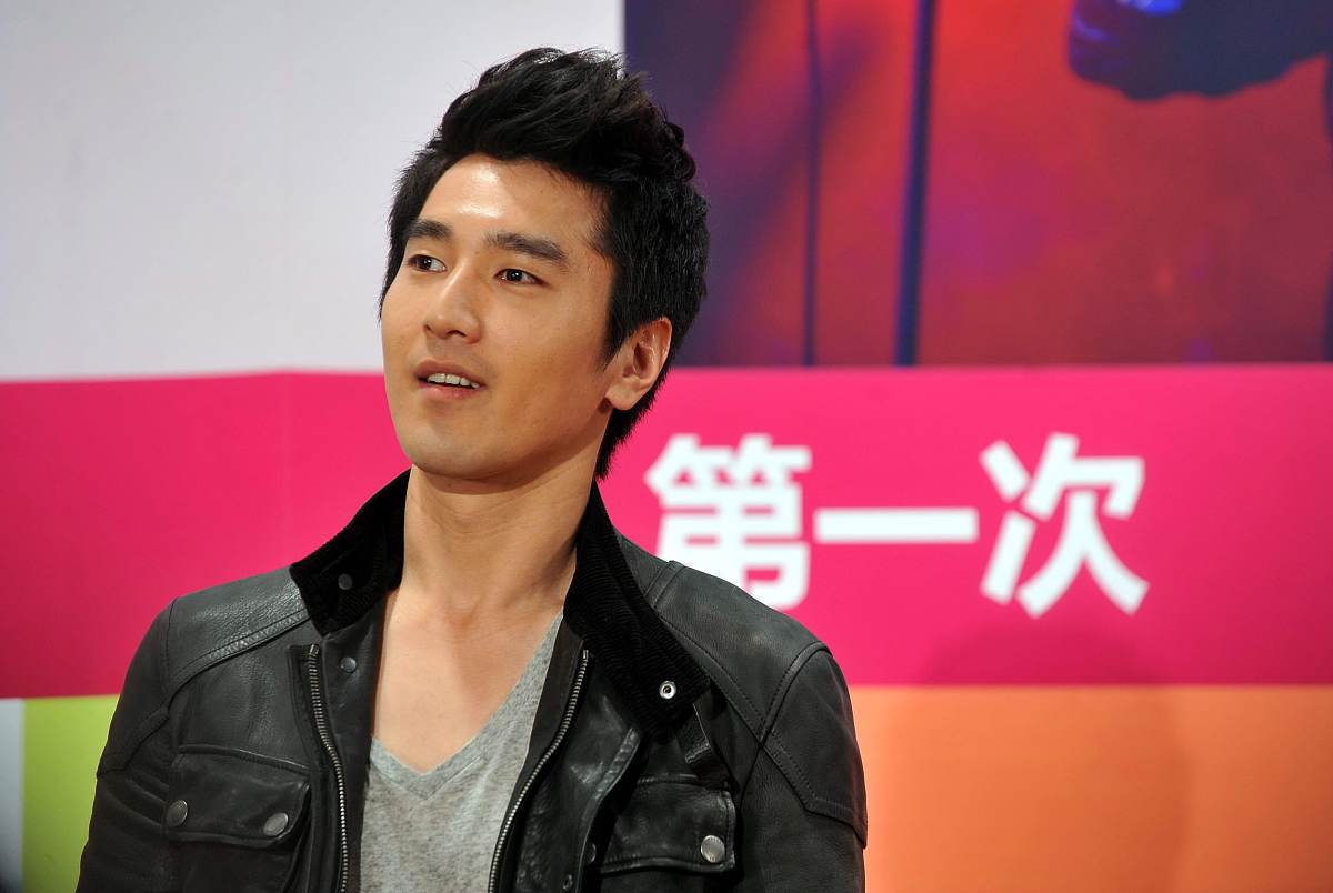 2012年05月14日,北京,电影《第一次》男生情歌告白会举行.***_***赵又