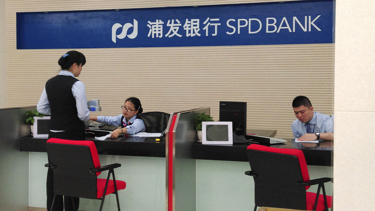 根据以下标书框架写一份标书模版一、项目介绍：该项目旨在为家办客户提供税务咨询服务以及配合浦发总分行开展客户沙龙活动并提供嘉宾与现场咨询解答。二、采购内容：该项目分为两部分：向我行家办客户提供税务咨询服务和配合浦发总分行开展客户沙龙活动并提供嘉宾与现场咨询解答。此外如果有赠送客户活动、内部培训等也需在方案中列出。三、项目预算：项目总预算为 48 万元。其中客户咨询根据咨询单价实际服务总人数进行费用结
