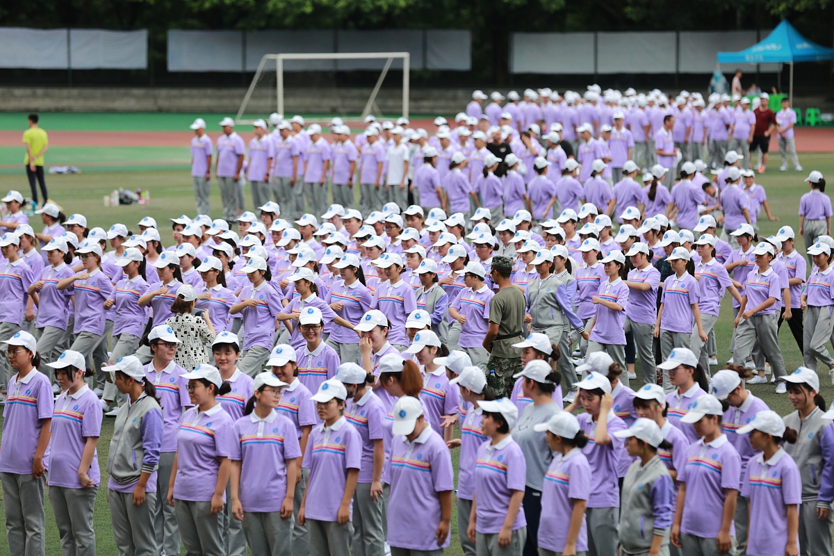 乐山卫校成都校区举办了2014级护生宣誓仪式