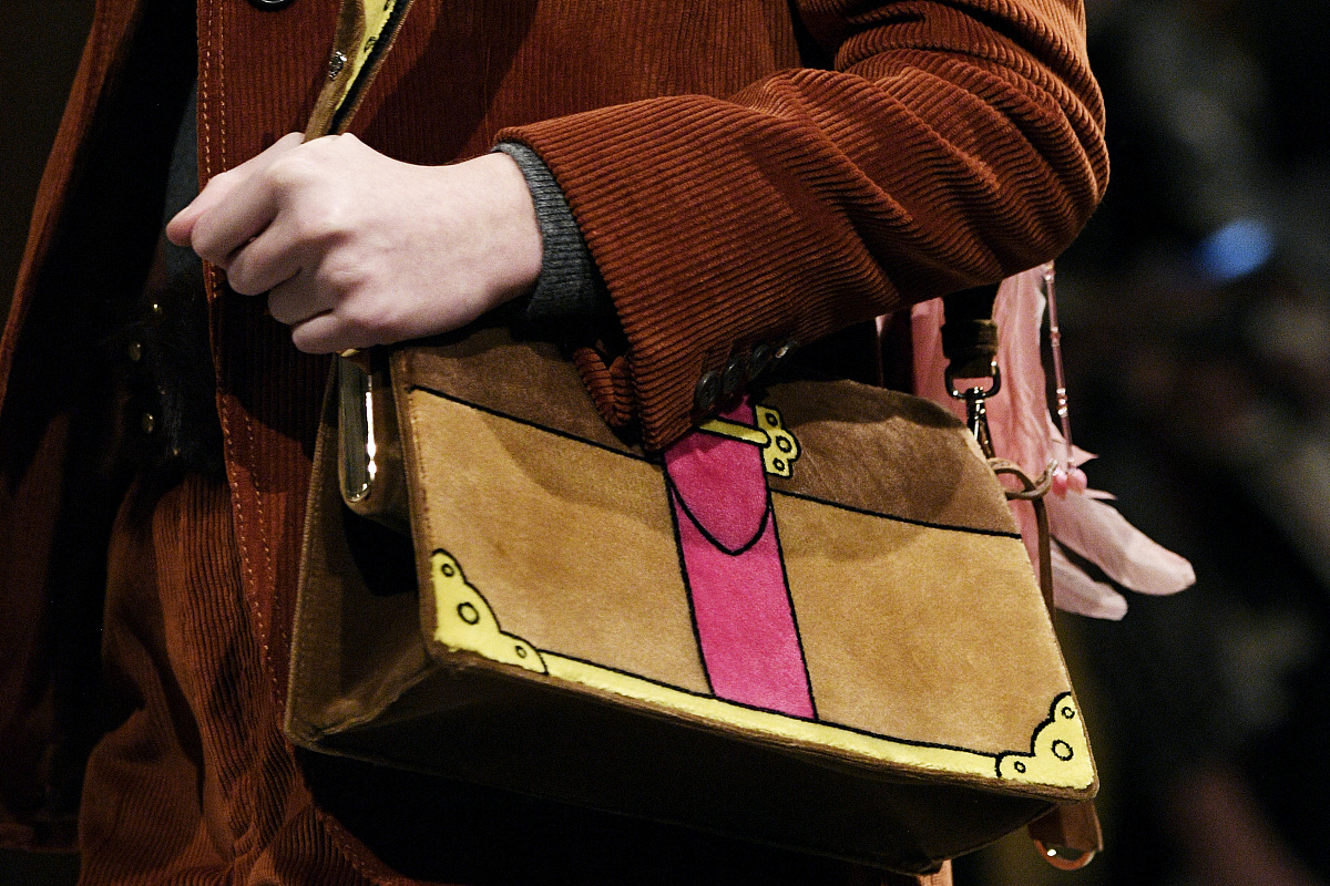 当地时间2017年2月23日,意大利米兰,2017秋冬米兰时装周:prada 品牌秀