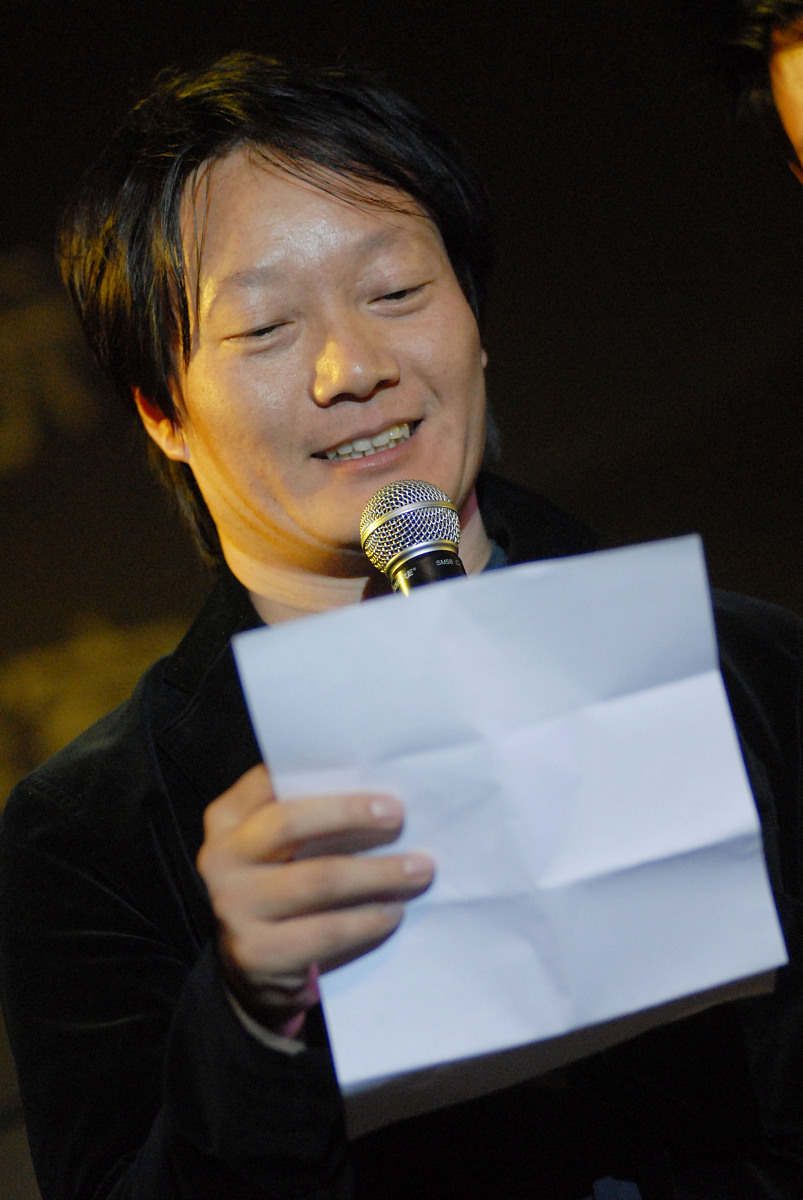 写一首表达兴奋情绪的蓝调中文歌曲歌词表达的主题为青春。歌词结构为verse1、verse2、Pre-Chorus、chorus1、chorus2、verse3、verse4、Bridge、chorus3、chorus4结构完整性温度值为2。建议歌词结尾以meiwei押韵温度值为01。保证chorus1、chorus2、chorus3、chorus4歌词不重复此要求温度值为1。歌曲主题、歌曲名、歌词