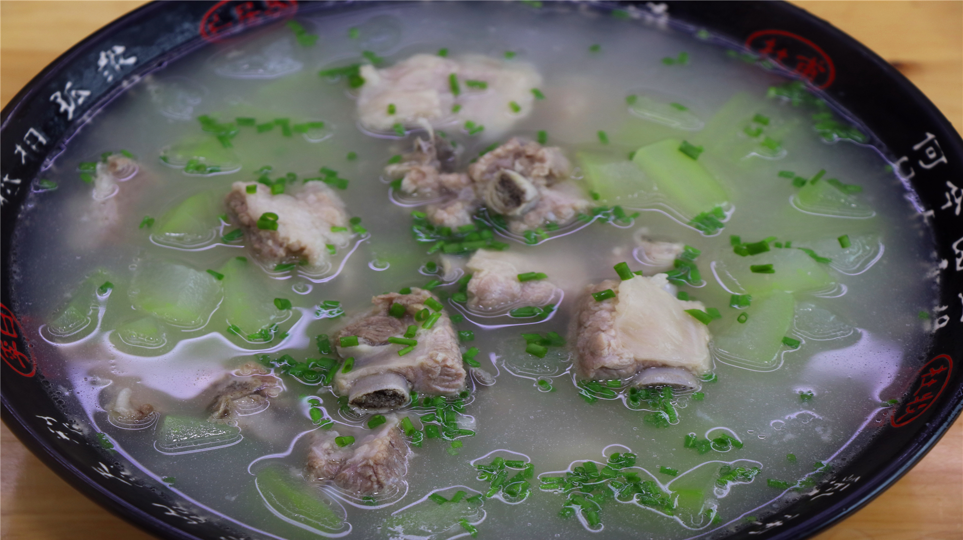 炖排骨汤万万不可直接下锅炖,多上这一步,炖出来汤又白又鲜美