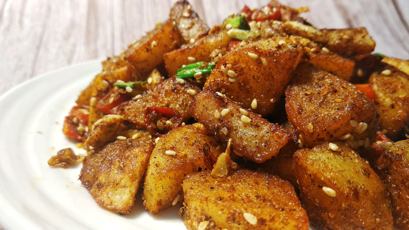 夜市超火的锅巴土豆,在家就能轻松做,香辣过瘾,下酒又下饭