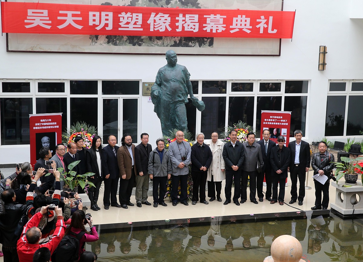 2015年4月9日,西安,吴天明塑像揭幕仪式在西部电影集团举行.***_***