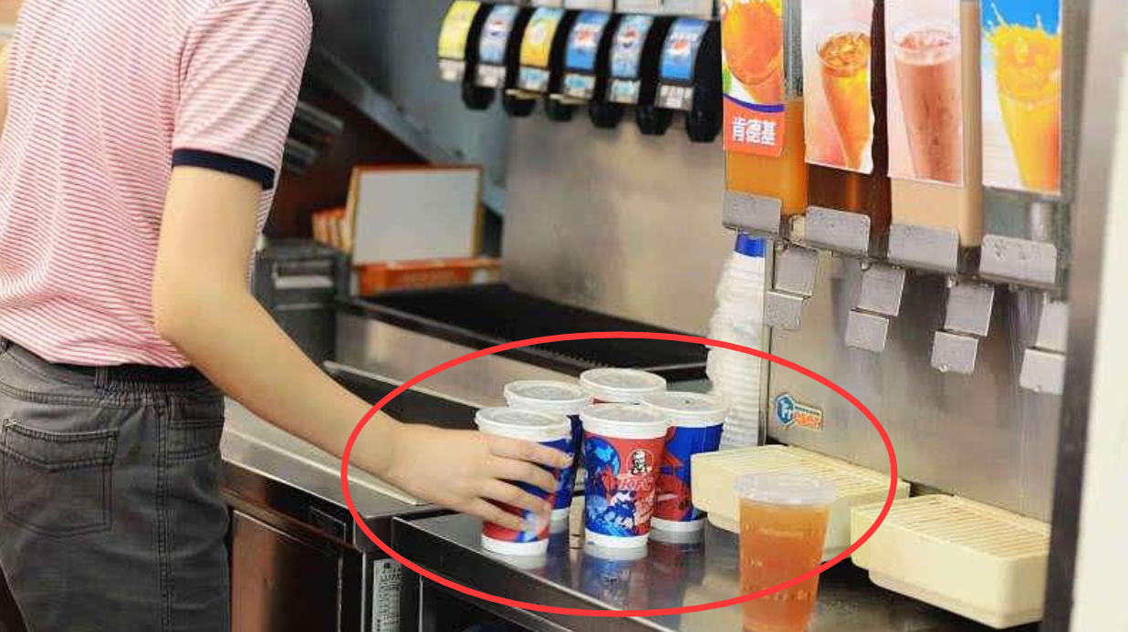 不用瓶装可乐,肯德基麦当劳的可乐是怎么做出来的?