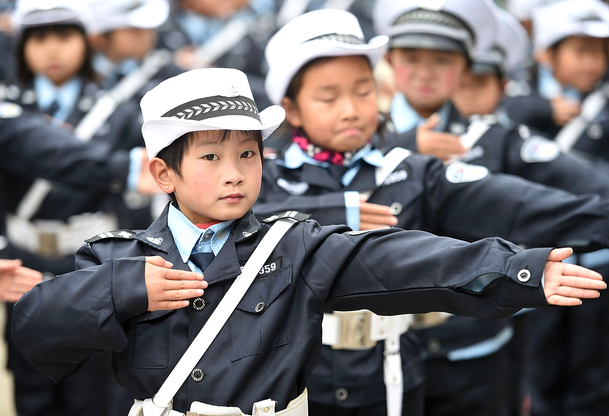 1-3年级小学生安全教育：交通、食品、森林防火、防非法集资、心理健康