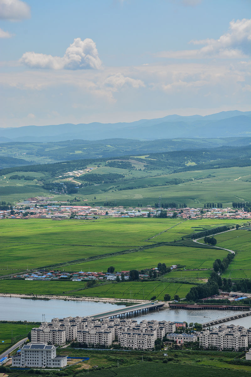 2019年8月,吉林省延边延吉市帽儿山公园,登高远眺将延吉市与龙井市尽