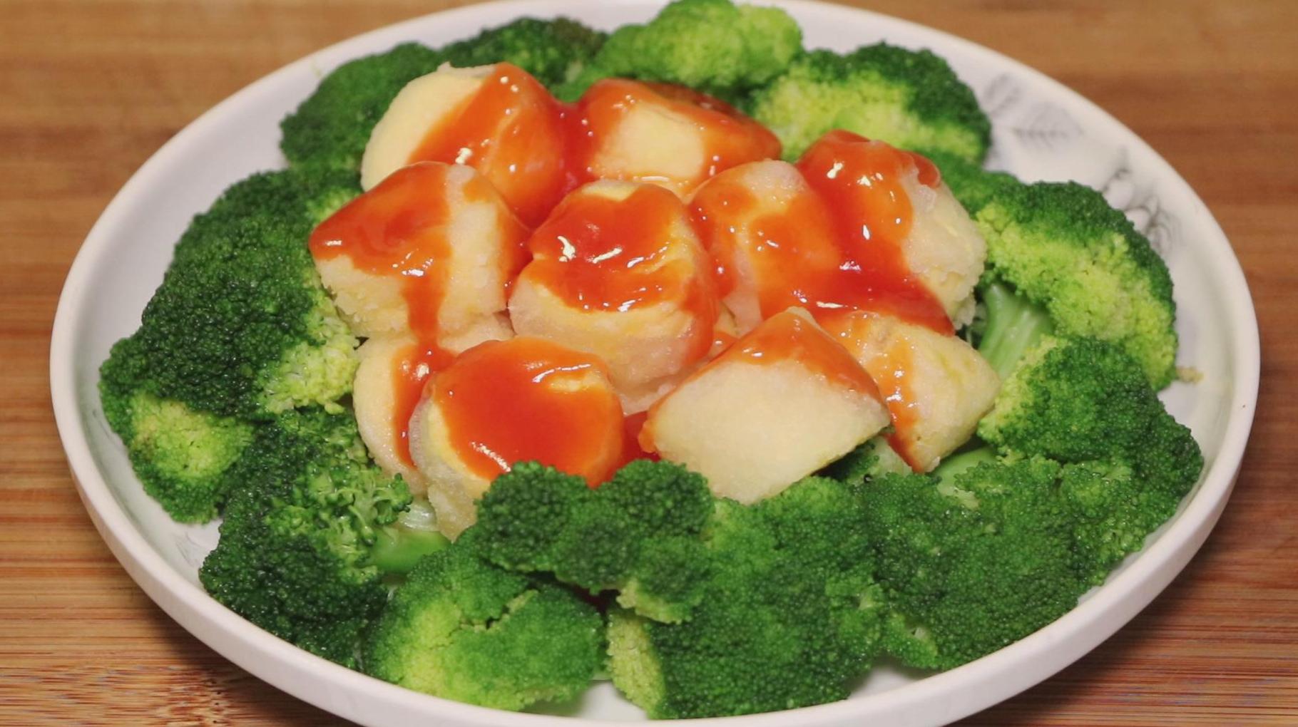 1个西兰花,3块豆腐,这样简单一做,营养好吃又下饭,太香了