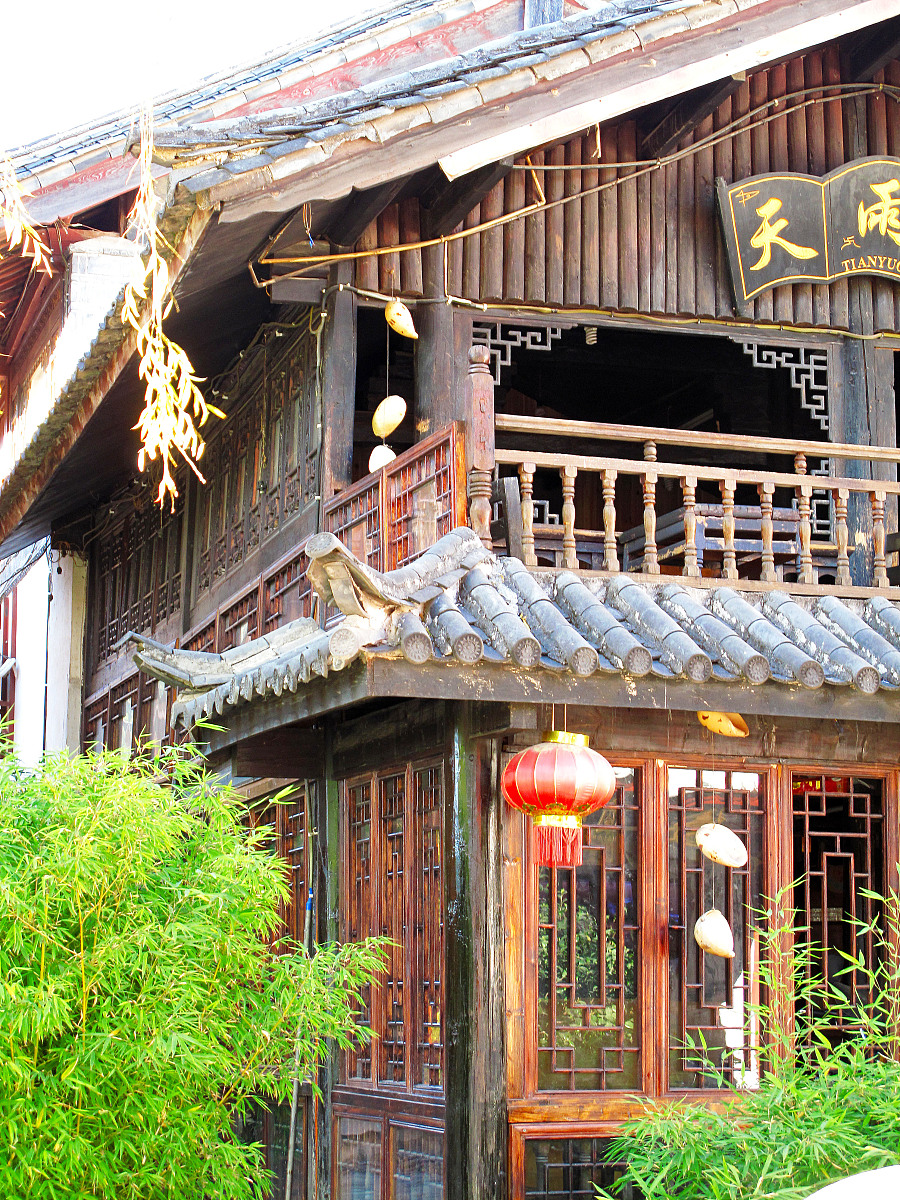 我要写论文网络文本分析海口旅游目的地形象感知影响研究帮我分析一下海口的100个高频词和分词