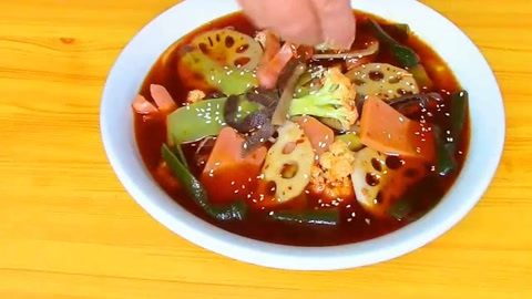美食达人教你做“成都冒菜”,味道不输饭店,想学吗?
