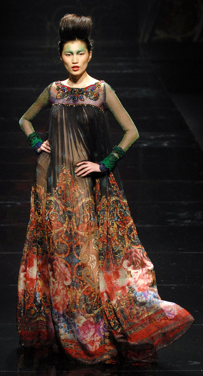 我的服装作品以《金陵十三钗》为灵感 请为这个作品写一下调研目的