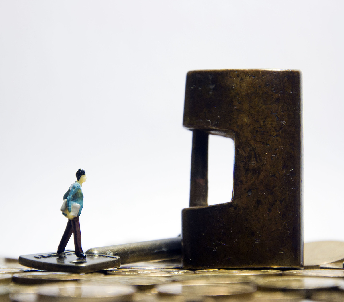 企业融资约束测量：现金-现金流敏感性模型解析