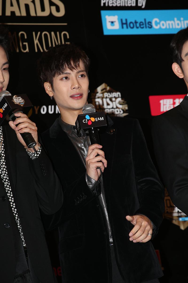 王嘉尔携手轩尼诗：深度合作，紧密相连