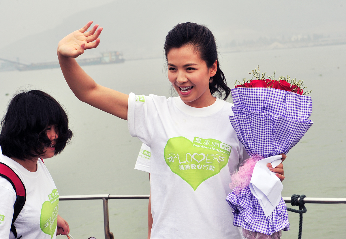 校园公益短视频剧本：小明与老人的故事