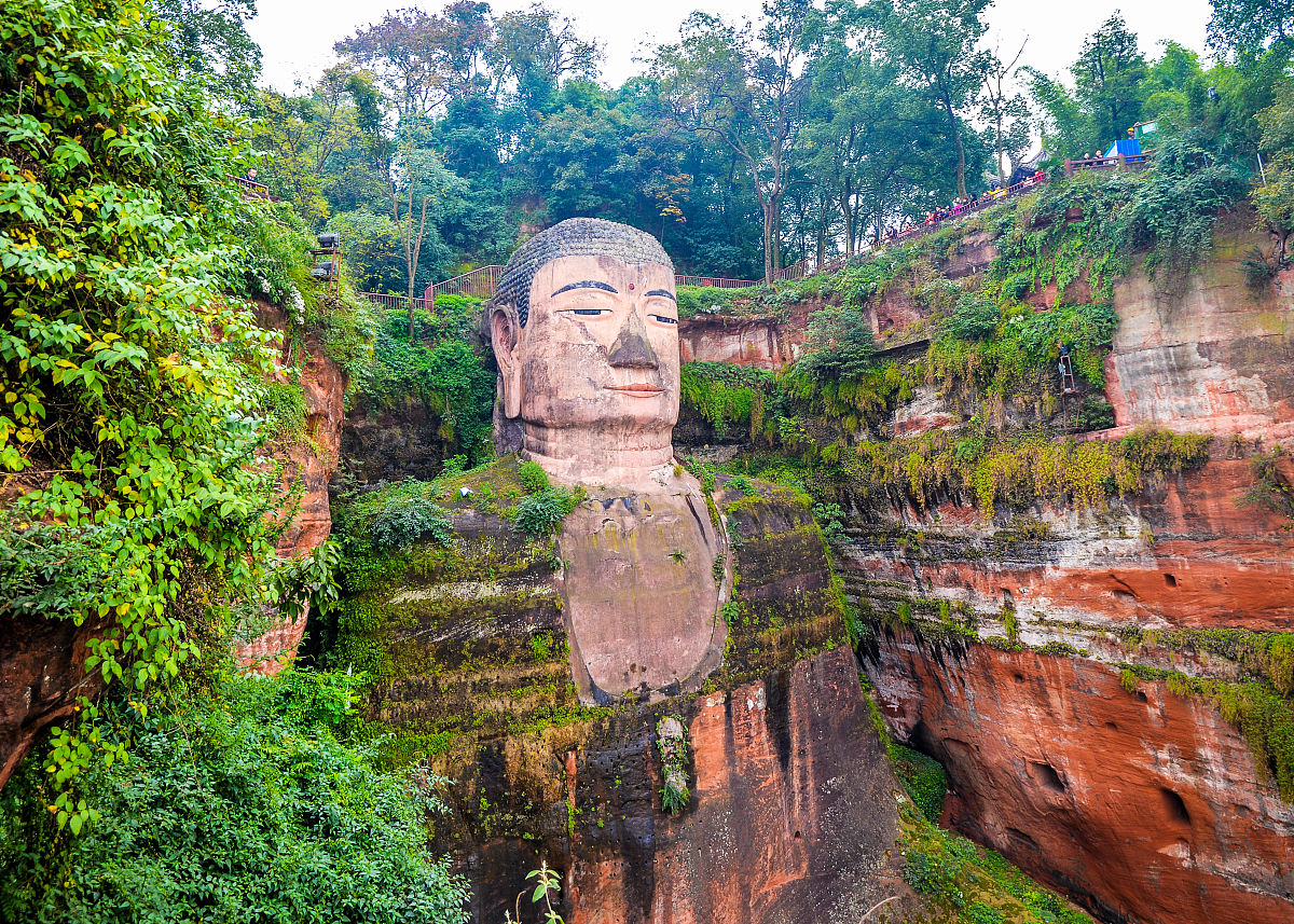 听说乐山大佛下的乐山职业技术学院有灵性？
