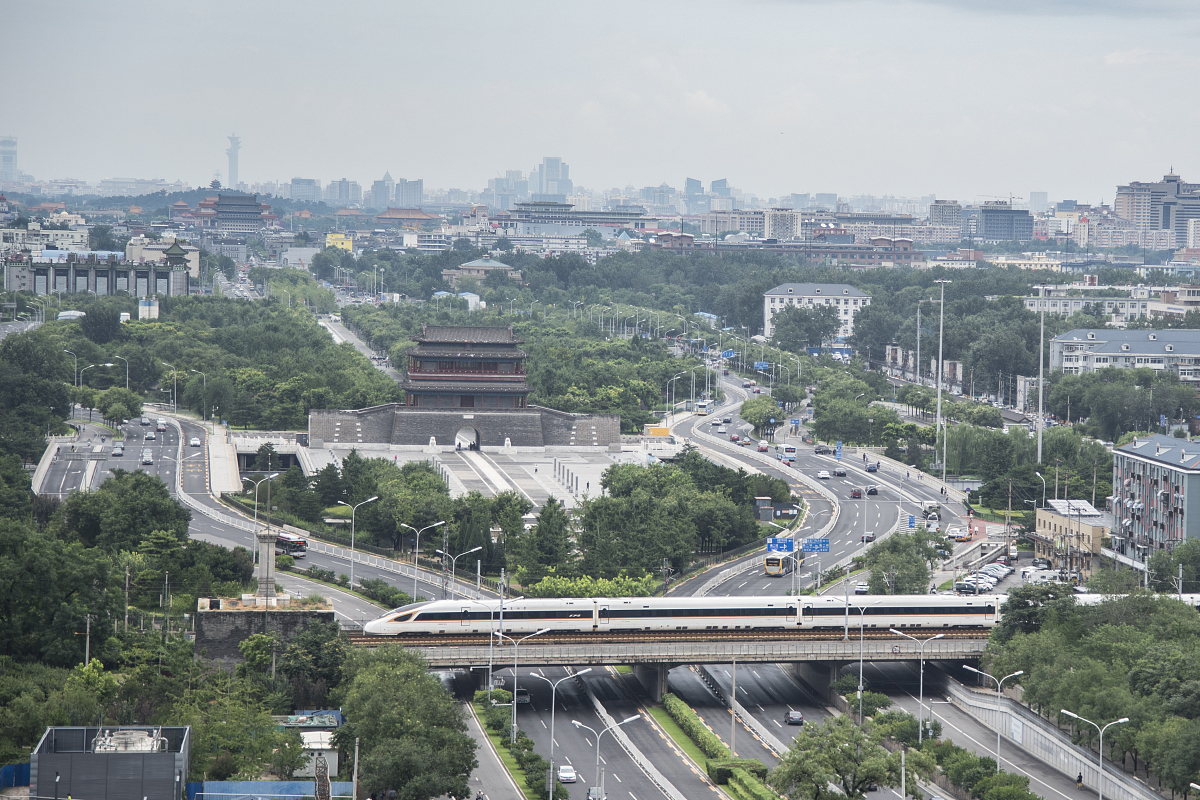 2018年8月8日,运行在京津城际铁路上的350km/h复兴号cr400bf.***_***