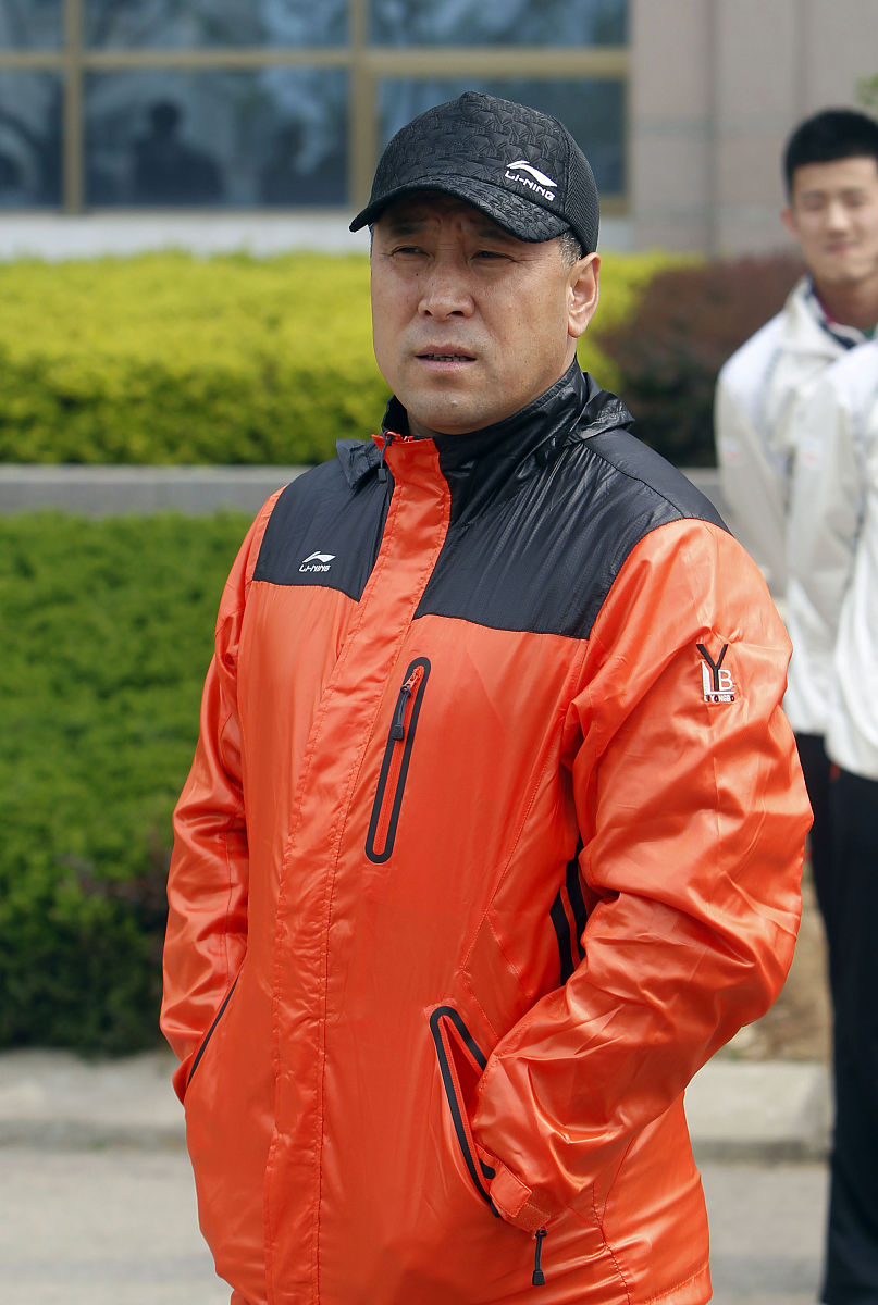 李永波(青岛媒体谢绝下载)2011年5月4日,山东青岛,中国国家羽毛球队参