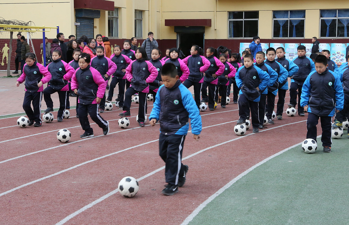 目前在一家自行车店工作同时完成我的金融学位。