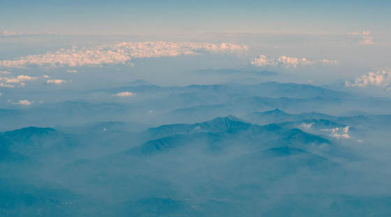 苹果代工业务衰退，夏普品牌增长乏力：富士康2019年的危与机-家电圈官网