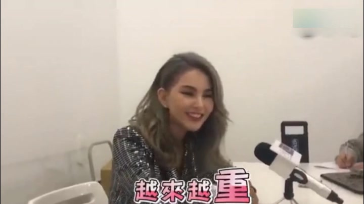 周杰伦喝奶茶变胖,没想到老婆昆凌来了一次神补刀撒狗粮