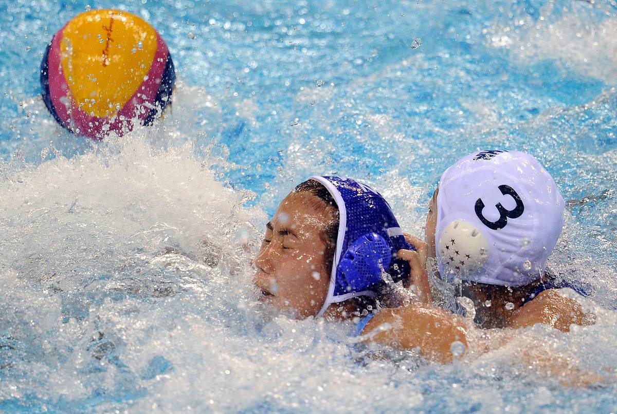 2010年11月17日,中国广州,2010亚运会女子水球循环赛,中国vs哈萨克斯
