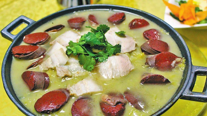 酸香可口,东北大菜酸菜白肉血肠,看完视频保证您学会