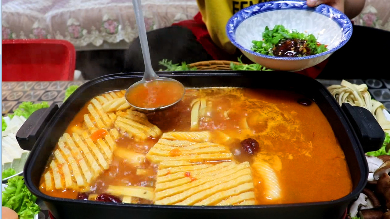 不用火锅底料,教您轻松在家做火锅,味道鲜美好吃,做法超简单