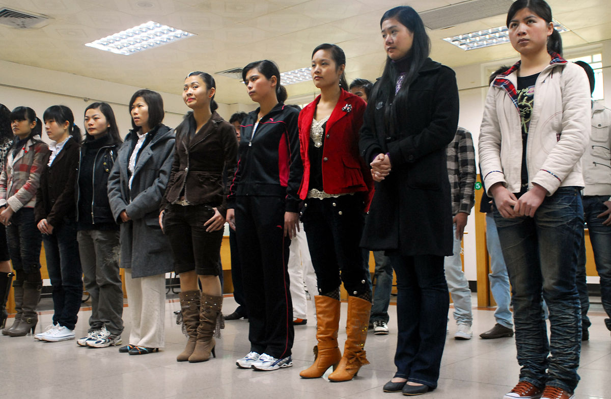 一年汽车销售经验，如何自我介绍？