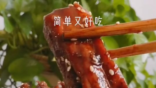 今日喜提糖醋排骨。(是哪个小可爱点的吖)这个做法非常简单,懒人做法啦!所以很好上手! 糖醋