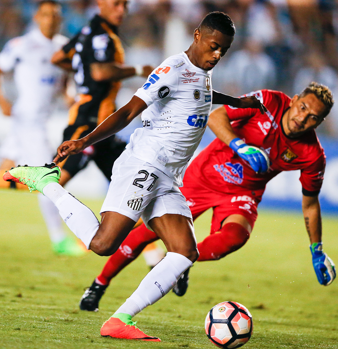 santos, brazi<strong>l</strong> - march 16: bruno henrique (l)  of santos and