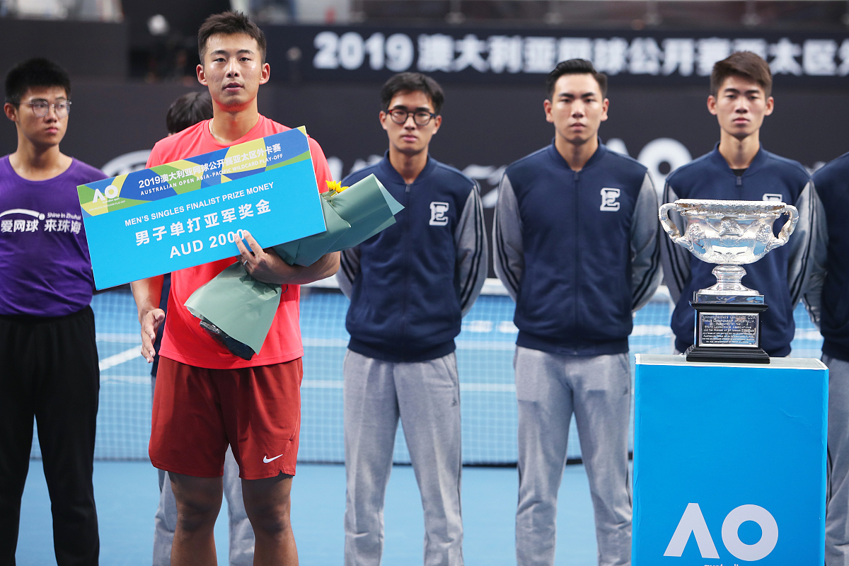 男子邀请赛第一天：精彩绝伦，团队表现出色！