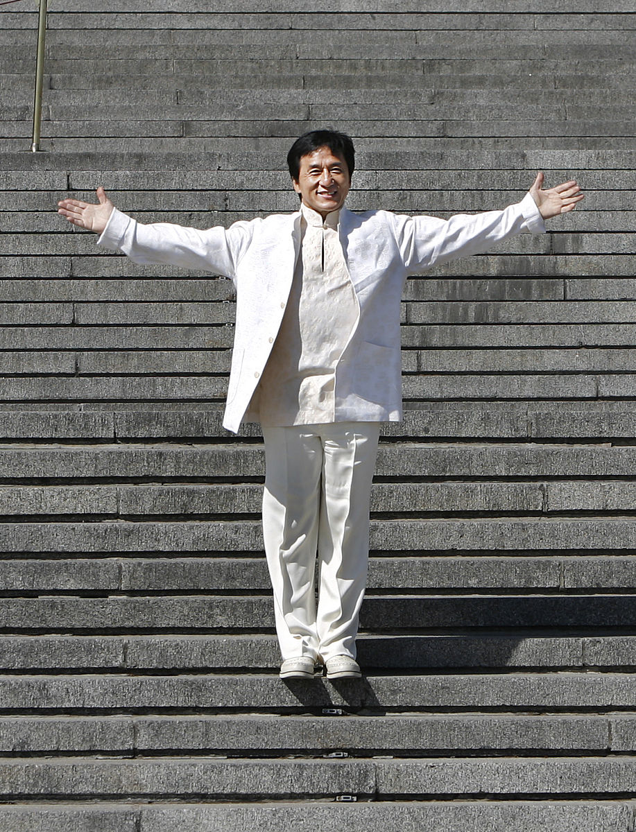 成龙经典动作：盘点成龙电影中的绝技