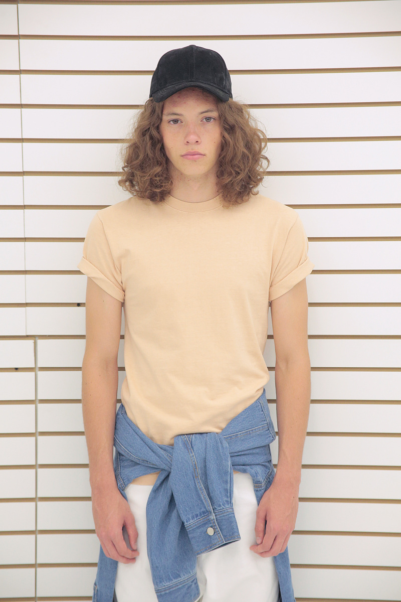 写一条关于美式高领卫衣的潮牌的推文。