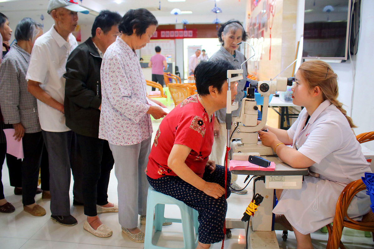 居民眼健康科普行：眼科义诊进社区，免费检查，专家咨询！