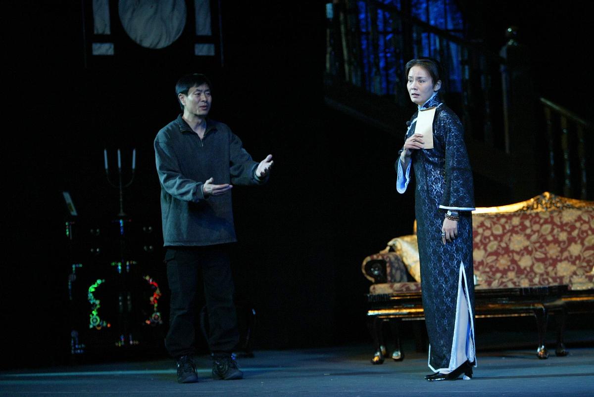 1曹禺《雷雨》中周萍的人物形象特征11怯懦的周萍12矛盾的周萍13勇敢的周萍根据上面内容写一段引言。