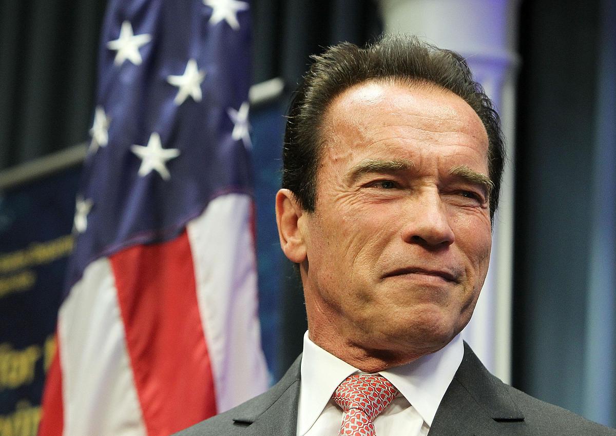 编写一个python程序
找一句你钦佩的名人说的名言，将其姓名和名言打印出来。