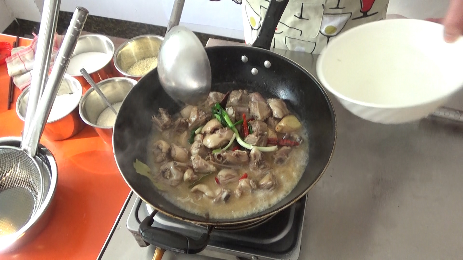 教你在家做最好吃的红烧鸭,比大饭店的都好吃,做法很简单!