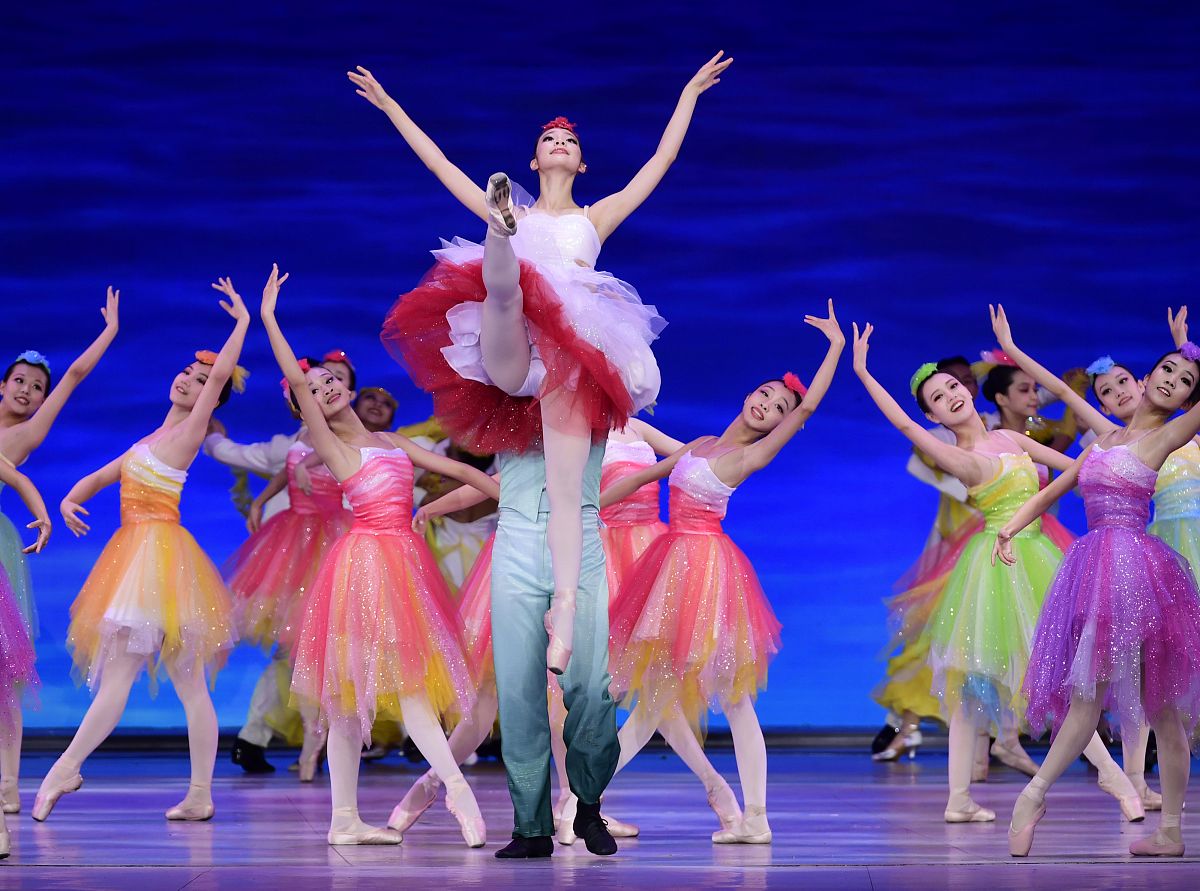 澳门回归后稳定发展的秘诀：一国两制、高效治理与文化传承