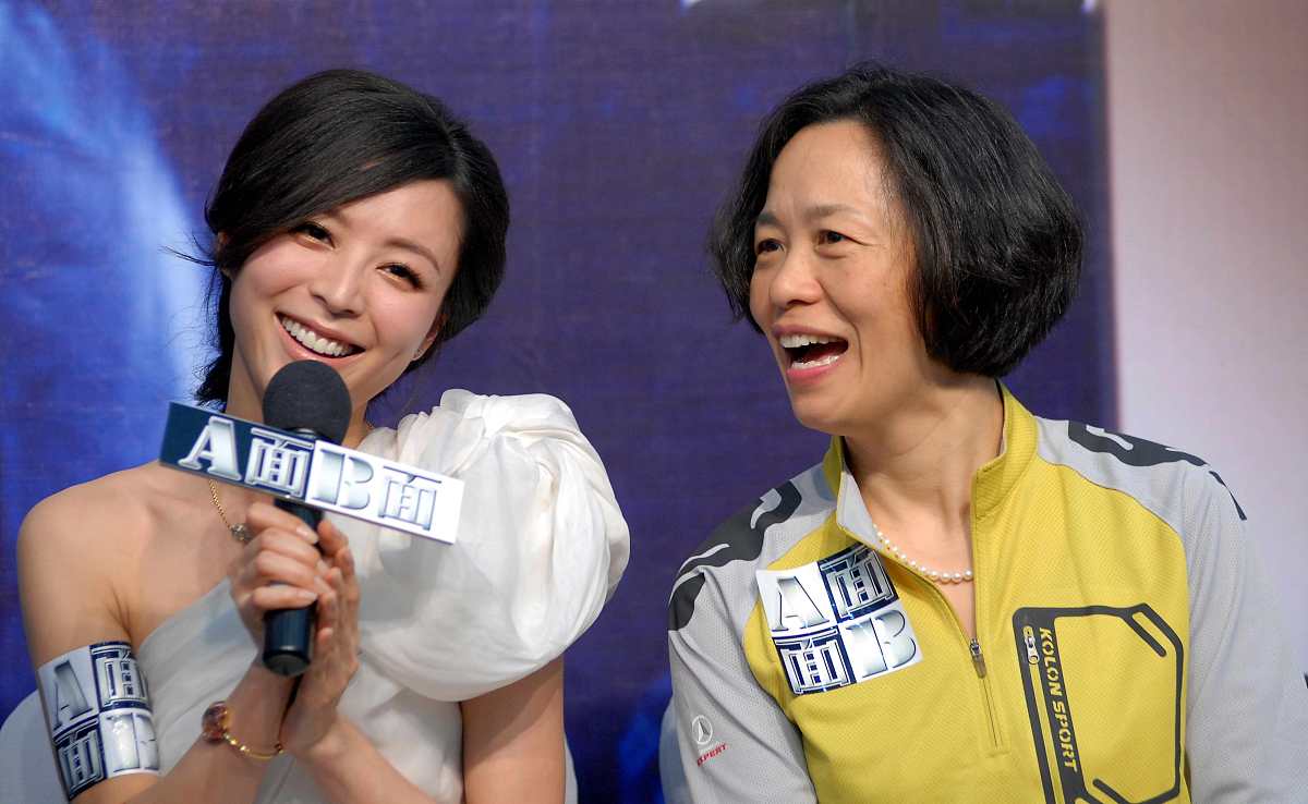 2010年4月27日,杭州,电影《a面b面》举行演员见面会.***_***+++_+++a