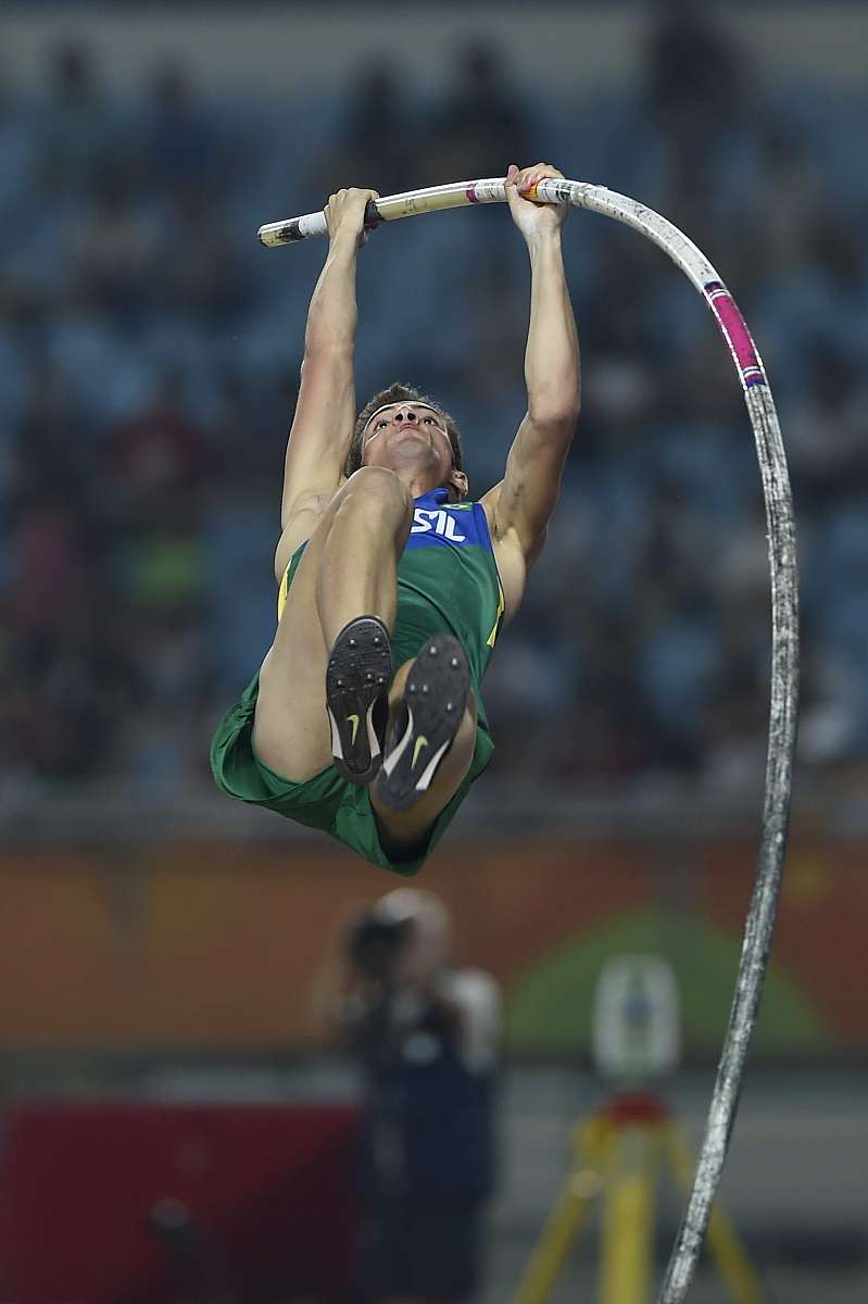 撑杆跳高赛场上的友谊：金牌之外的感动