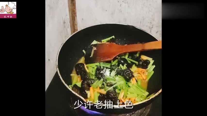 每天一道家常菜之胡萝卜木耳素炒西芹,富含丰富粗纤维