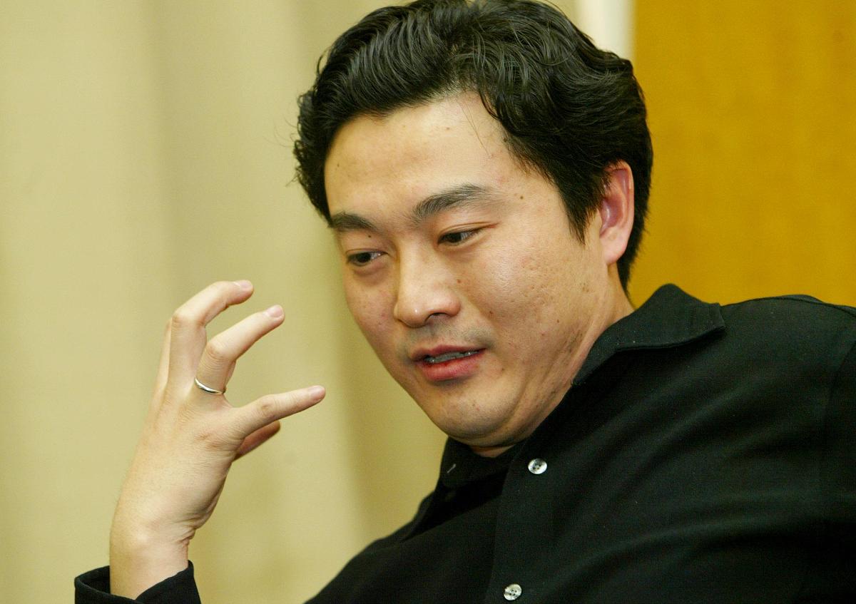 2003年11月12日,小提琴天才神童吕思清出现在红星大厦会议室.+++_+++