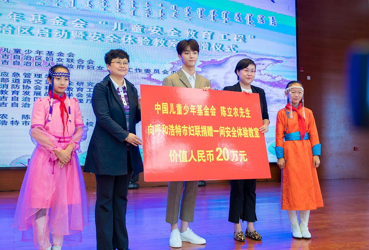 四川针灸学校2014年度学生表彰大会隆重举行