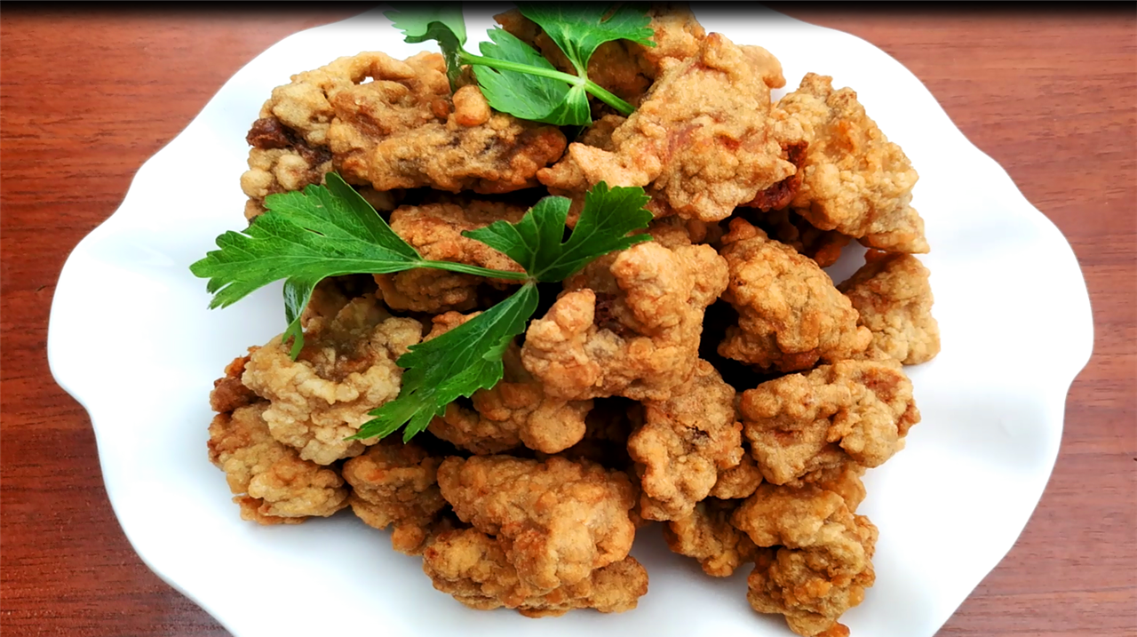 农村小伙教您做四川酥肉,色泽金黄,口感酥脆,年夜饭上的硬菜