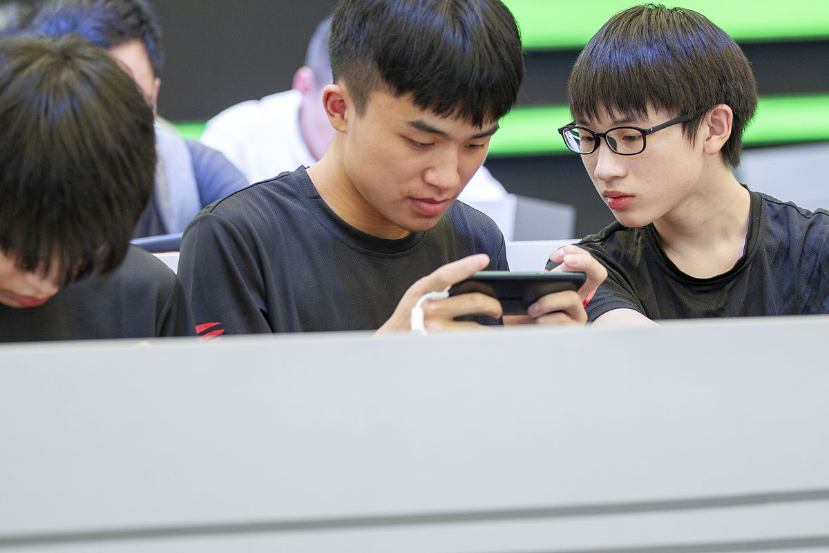 笨拙跳跃：全新跳跃玩法上线，挑战你的操作极限！